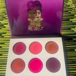 Juvias place the berries